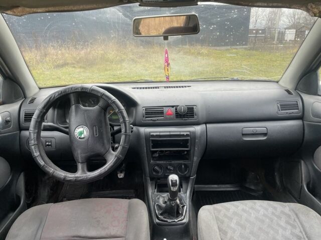 Белый Шкода Октавия, объемом двигателя 0 л и пробегом 300 тыс. км за 1150 $, фото 4 на Automoto.ua