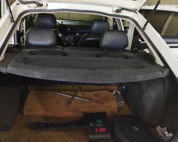 Білий Шкода Октавія, об'ємом двигуна 1.6 л та пробігом 200 тис. км за 4200 $, фото 8 на Automoto.ua