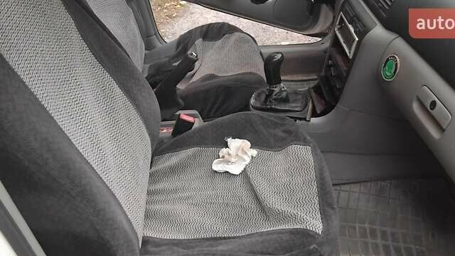 Белый Шкода Октавия, объемом двигателя 1.8 л и пробегом 217 тыс. км за 3000 $, фото 2 на Automoto.ua