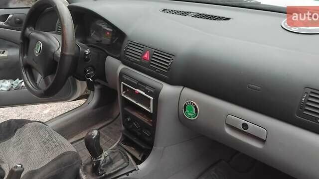 Белый Шкода Октавия, объемом двигателя 1.8 л и пробегом 217 тыс. км за 3000 $, фото 3 на Automoto.ua