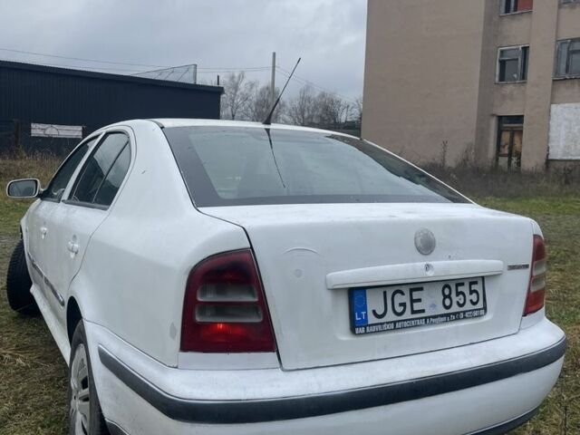 Белый Шкода Октавия, объемом двигателя 0 л и пробегом 300 тыс. км за 1150 $, фото 3 на Automoto.ua