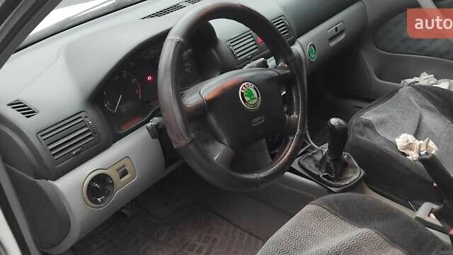 Белый Шкода Октавия, объемом двигателя 1.8 л и пробегом 217 тыс. км за 3000 $, фото 6 на Automoto.ua