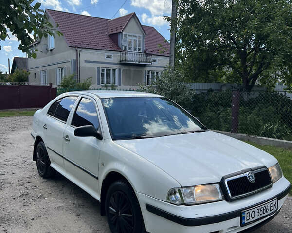 Белый Шкода Октавия, объемом двигателя 1.6 л и пробегом 432 тыс. км за 2550 $, фото 2 на Automoto.ua