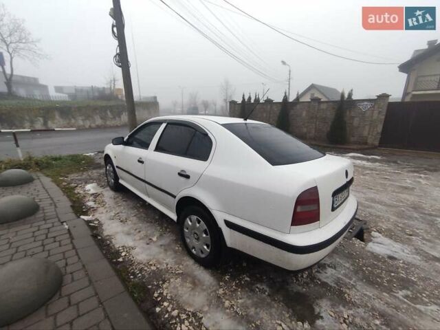 Белый Шкода Октавия, объемом двигателя 1.6 л и пробегом 465 тыс. км за 3300 $, фото 3 на Automoto.ua