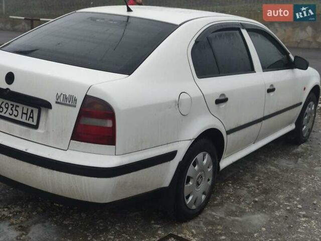 Белый Шкода Октавия, объемом двигателя 1.6 л и пробегом 465 тыс. км за 3300 $, фото 2 на Automoto.ua