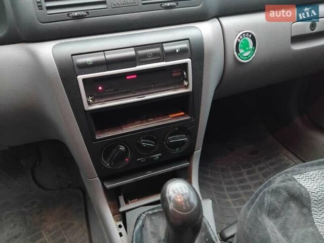 Белый Шкода Октавия, объемом двигателя 1.8 л и пробегом 217 тыс. км за 3000 $, фото 8 на Automoto.ua