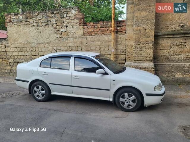 Белый Шкода Октавия, объемом двигателя 1.8 л и пробегом 292 тыс. км за 5100 $, фото 1 на Automoto.ua