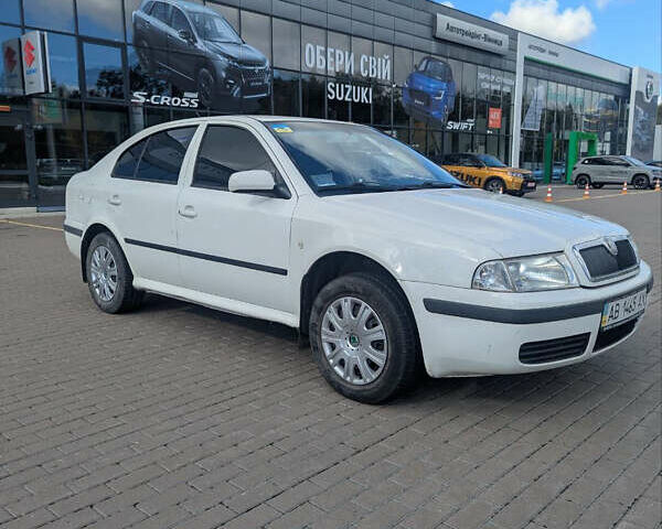 Білий Шкода Октавія, об'ємом двигуна 1.6 л та пробігом 258 тис. км за 4100 $, фото 1 на Automoto.ua