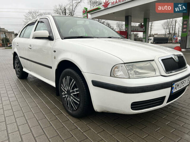 Белый Шкода Октавия, объемом двигателя 1.6 л и пробегом 303 тыс. км за 3950 $, фото 34 на Automoto.ua