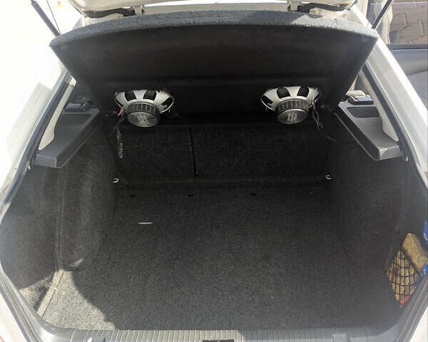 Білий Шкода Октавія, об'ємом двигуна 1.6 л та пробігом 258 тис. км за 4100 $, фото 13 на Automoto.ua