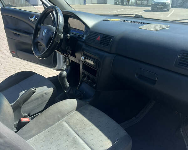 Білий Шкода Октавія, об'ємом двигуна 1.6 л та пробігом 258 тис. км за 4100 $, фото 9 на Automoto.ua