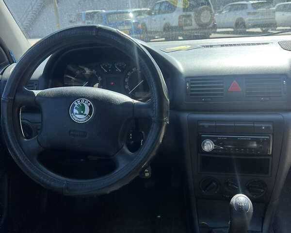 Білий Шкода Октавія, об'ємом двигуна 1.6 л та пробігом 258 тис. км за 4100 $, фото 11 на Automoto.ua