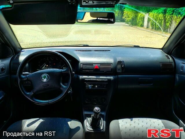 Белый Шкода Октавия, объемом двигателя 1.6 л и пробегом 202 тыс. км за 3500 $, фото 3 на Automoto.ua