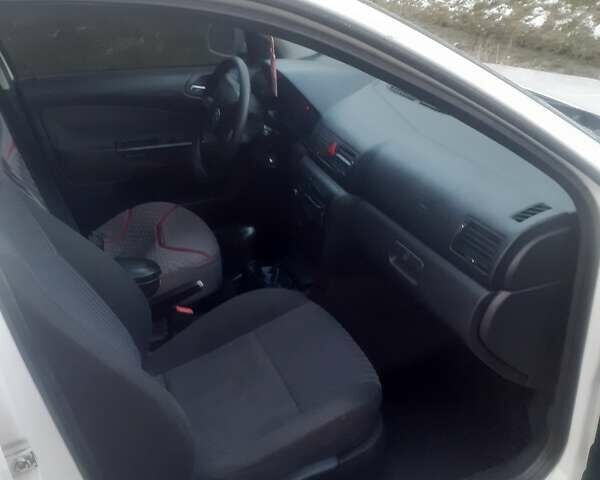 Белый Шкода Октавия, объемом двигателя 1.8 л и пробегом 275 тыс. км за 3300 $, фото 3 на Automoto.ua