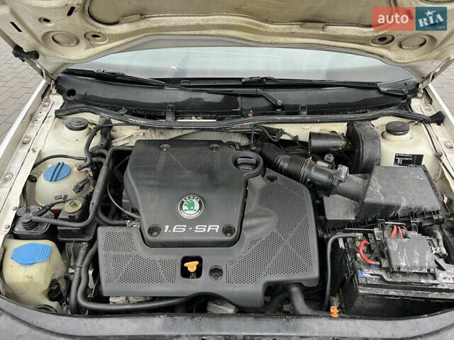 Белый Шкода Октавия, объемом двигателя 1.6 л и пробегом 303 тыс. км за 3950 $, фото 29 на Automoto.ua