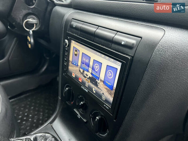 Белый Шкода Октавия, объемом двигателя 1.6 л и пробегом 303 тыс. км за 3950 $, фото 28 на Automoto.ua