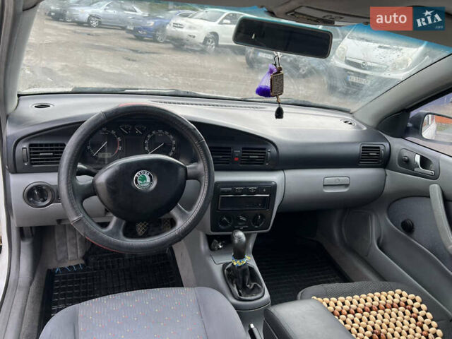 Белый Шкода Октавия, объемом двигателя 1.6 л и пробегом 333 тыс. км за 2200 $, фото 11 на Automoto.ua