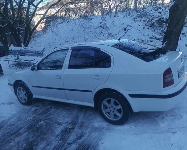 Белый Шкода Октавия, объемом двигателя 1.6 л и пробегом 200 тыс. км за 4300 $, фото 2 на Automoto.ua