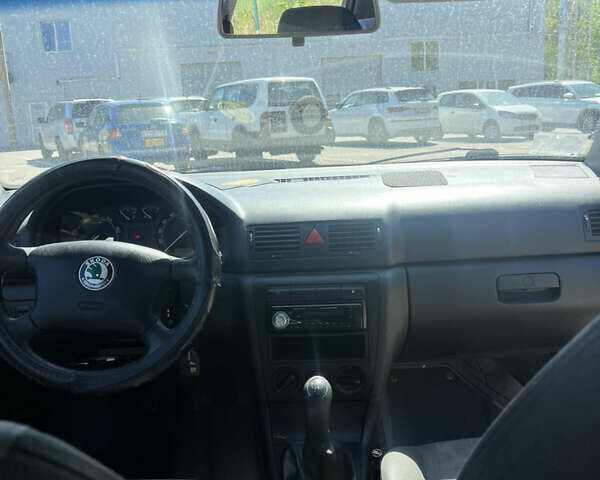 Білий Шкода Октавія, об'ємом двигуна 1.6 л та пробігом 258 тис. км за 4100 $, фото 8 на Automoto.ua