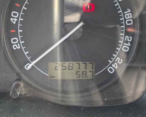 Білий Шкода Октавія, об'ємом двигуна 1.6 л та пробігом 258 тис. км за 4100 $, фото 15 на Automoto.ua