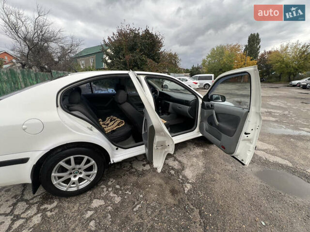 Белый Шкода Октавия, объемом двигателя 1.6 л и пробегом 333 тыс. км за 2200 $, фото 17 на Automoto.ua