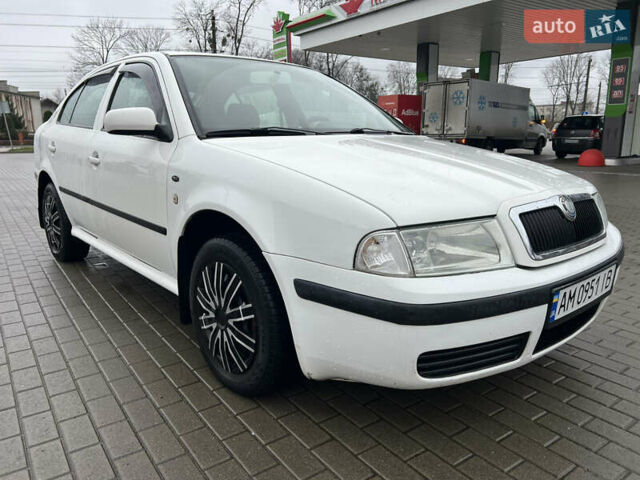 Белый Шкода Октавия, объемом двигателя 1.6 л и пробегом 303 тыс. км за 3950 $, фото 12 на Automoto.ua