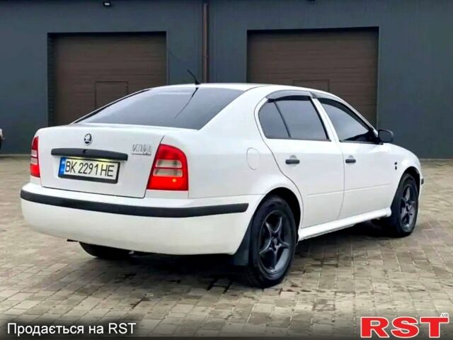 Белый Шкода Октавия, объемом двигателя 1.6 л и пробегом 311 тыс. км за 4300 $, фото 3 на Automoto.ua