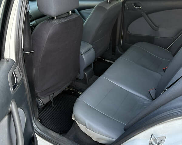 Белый Шкода Октавия, объемом двигателя 1.9 л и пробегом 313 тыс. км за 5500 $, фото 8 на Automoto.ua