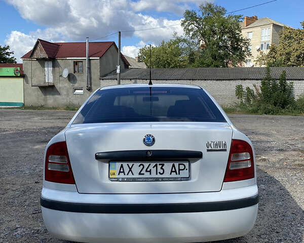 Белый Шкода Октавия, объемом двигателя 1.6 л и пробегом 310 тыс. км за 4000 $, фото 3 на Automoto.ua