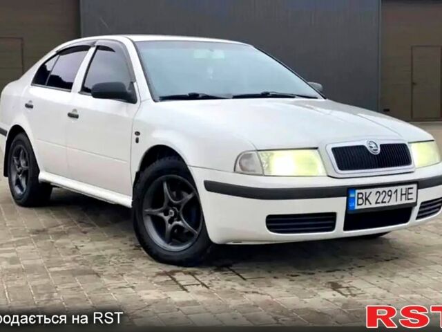Белый Шкода Октавия, объемом двигателя 1.6 л и пробегом 311 тыс. км за 4300 $, фото 2 на Automoto.ua