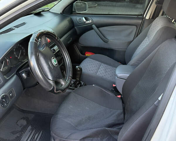 Белый Шкода Октавия, объемом двигателя 1.9 л и пробегом 313 тыс. км за 5500 $, фото 11 на Automoto.ua