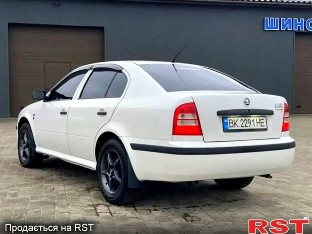 Белый Шкода Октавия, объемом двигателя 1.6 л и пробегом 311 тыс. км за 4300 $, фото 4 на Automoto.ua