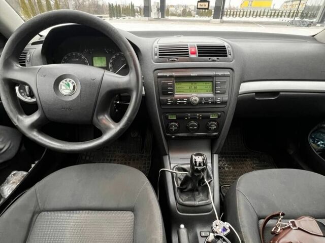 Белый Шкода Октавия, объемом двигателя 0 л и пробегом 400 тыс. км за 2550 $, фото 7 на Automoto.ua