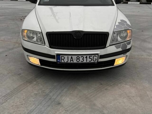 Белый Шкода Октавия, объемом двигателя 0 л и пробегом 400 тыс. км за 2550 $, фото 3 на Automoto.ua