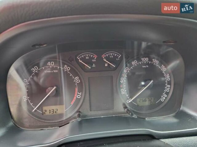 Білий Шкода Октавія, об'ємом двигуна 1.6 л та пробігом 257 тис. км за 3999 $, фото 30 на Automoto.ua