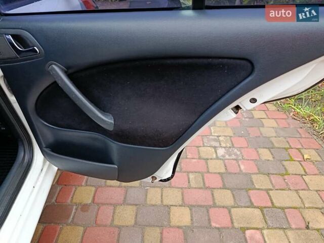 Білий Шкода Октавія, об'ємом двигуна 1.6 л та пробігом 257 тис. км за 3999 $, фото 24 на Automoto.ua