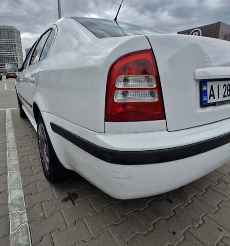 Белый Шкода Октавия, объемом двигателя 1.6 л и пробегом 232 тыс. км за 4200 $, фото 4 на Automoto.ua