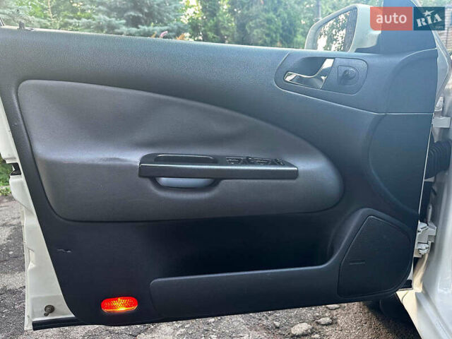 Белый Шкода Октавия, объемом двигателя 1.6 л и пробегом 232 тыс. км за 4290 $, фото 8 на Automoto.ua