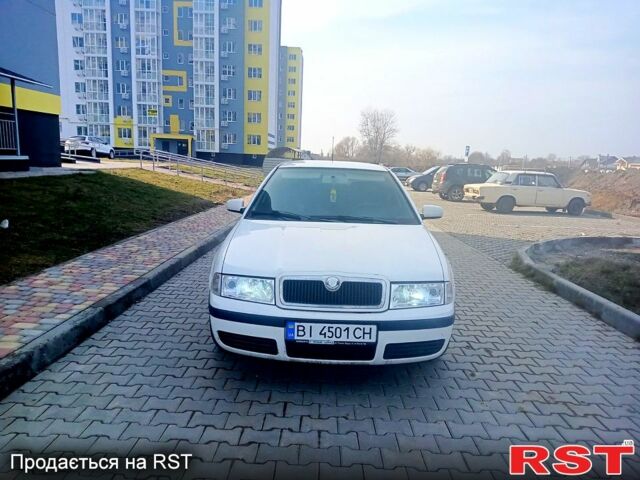 Белый Шкода Октавия, объемом двигателя 1.6 л и пробегом 210 тыс. км за 3900 $, фото 1 на Automoto.ua