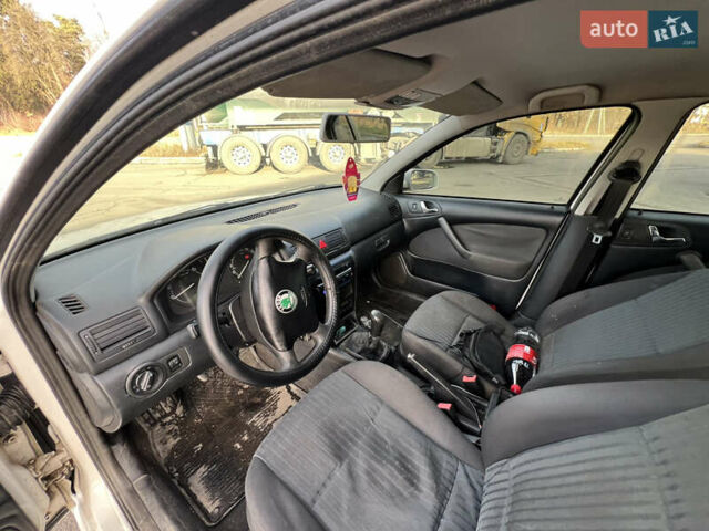 Білий Шкода Октавія, об'ємом двигуна 1.8 л та пробігом 285 тис. км за 4000 $, фото 10 на Automoto.ua