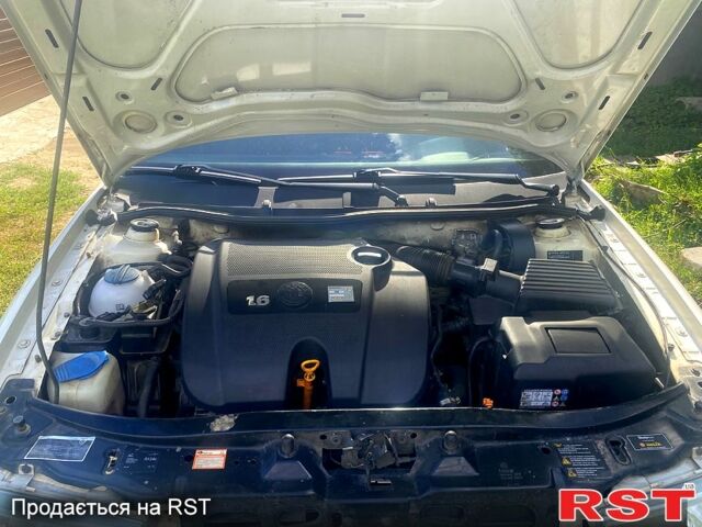 Белый Шкода Октавия, объемом двигателя 1.6 л и пробегом 411 тыс. км за 5400 $, фото 8 на Automoto.ua