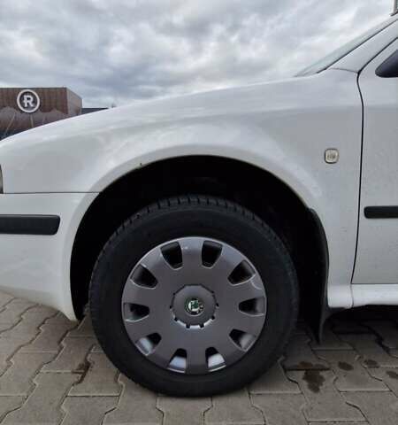 Белый Шкода Октавия, объемом двигателя 1.6 л и пробегом 232 тыс. км за 4200 $, фото 13 на Automoto.ua