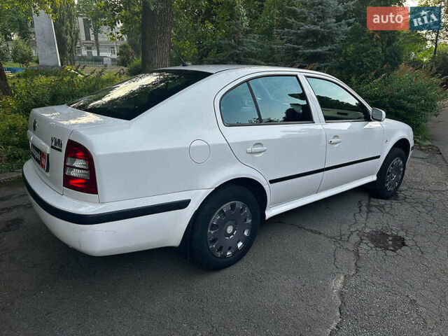 Белый Шкода Октавия, объемом двигателя 1.6 л и пробегом 232 тыс. км за 4290 $, фото 5 на Automoto.ua