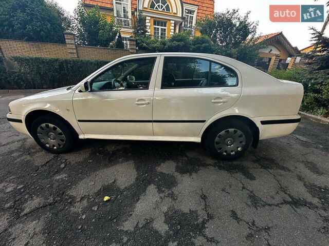 Белый Шкода Октавия, объемом двигателя 1.6 л и пробегом 232 тыс. км за 4290 $, фото 7 на Automoto.ua