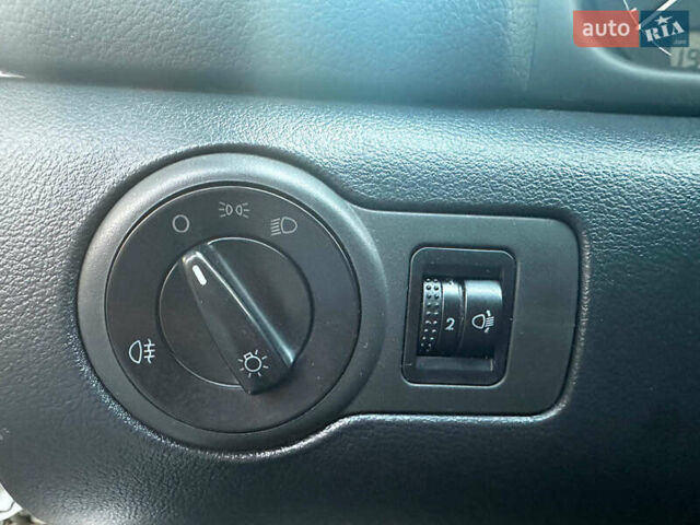 Белый Шкода Октавия, объемом двигателя 1.6 л и пробегом 232 тыс. км за 4290 $, фото 11 на Automoto.ua