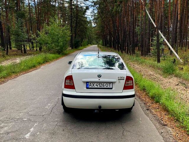 Белый Шкода Октавия, объемом двигателя 1.8 л и пробегом 172 тыс. км за 5500 $, фото 2 на Automoto.ua
