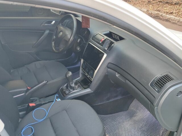 Білий Шкода Октавія, об'ємом двигуна 1.6 л та пробігом 370 тис. км за 4500 $, фото 2 на Automoto.ua