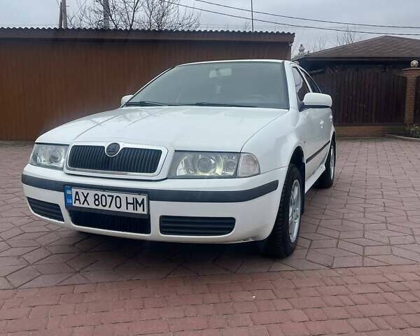 Білий Шкода Октавія, об'ємом двигуна 1.6 л та пробігом 300 тис. км за 5450 $, фото 2 на Automoto.ua