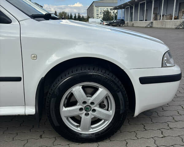 Белый Шкода Октавия, объемом двигателя 1.8 л и пробегом 296 тыс. км за 4400 $, фото 12 на Automoto.ua