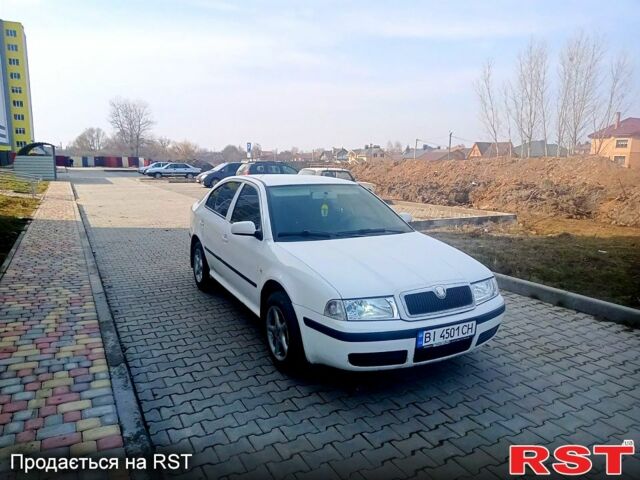 Белый Шкода Октавия, объемом двигателя 1.6 л и пробегом 210 тыс. км за 3900 $, фото 5 на Automoto.ua